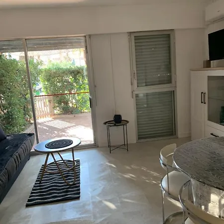 Cap D Rez-de-jardin Marine Centre Port Apartment *