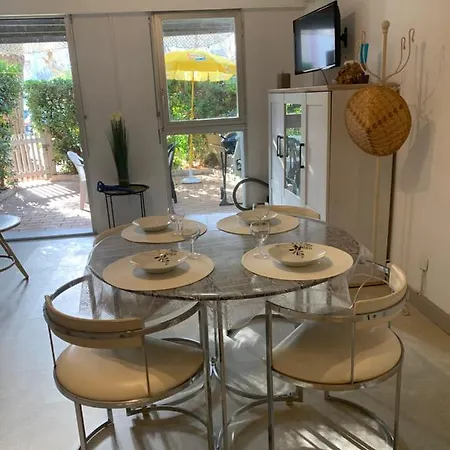 Cap D Rez-de-jardin Marine Centre Port Apartment *
