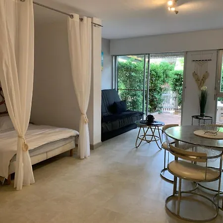 Cap D Rez-de-jardin Marine Centre Port Apartment *